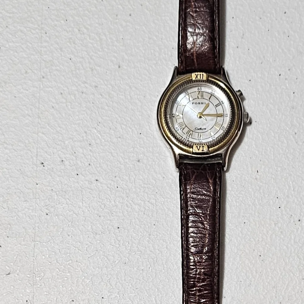 Fossil LU-2581 Vintage 1996 Star Master Leather Band Watch Good Condition - Picture 7 of 8